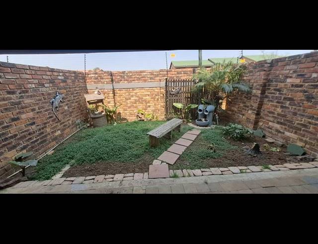 2 BEDROOM TOWNHOUSE FOR SALE IN WITFIELD